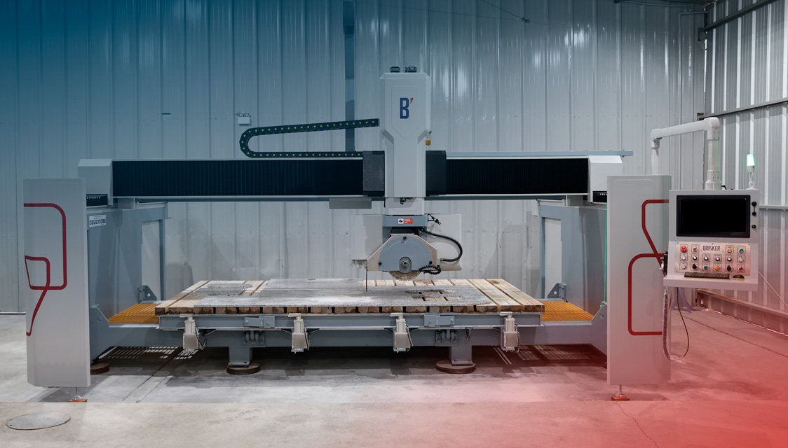 Tecnologia CNC aplicada ao corte de mármore sintético
